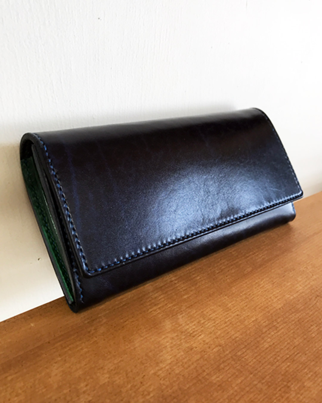 ネイビーの長財布(横)