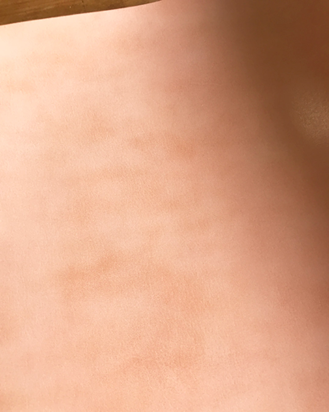 革の色見本：ナチュラル（生成り）の革の写真