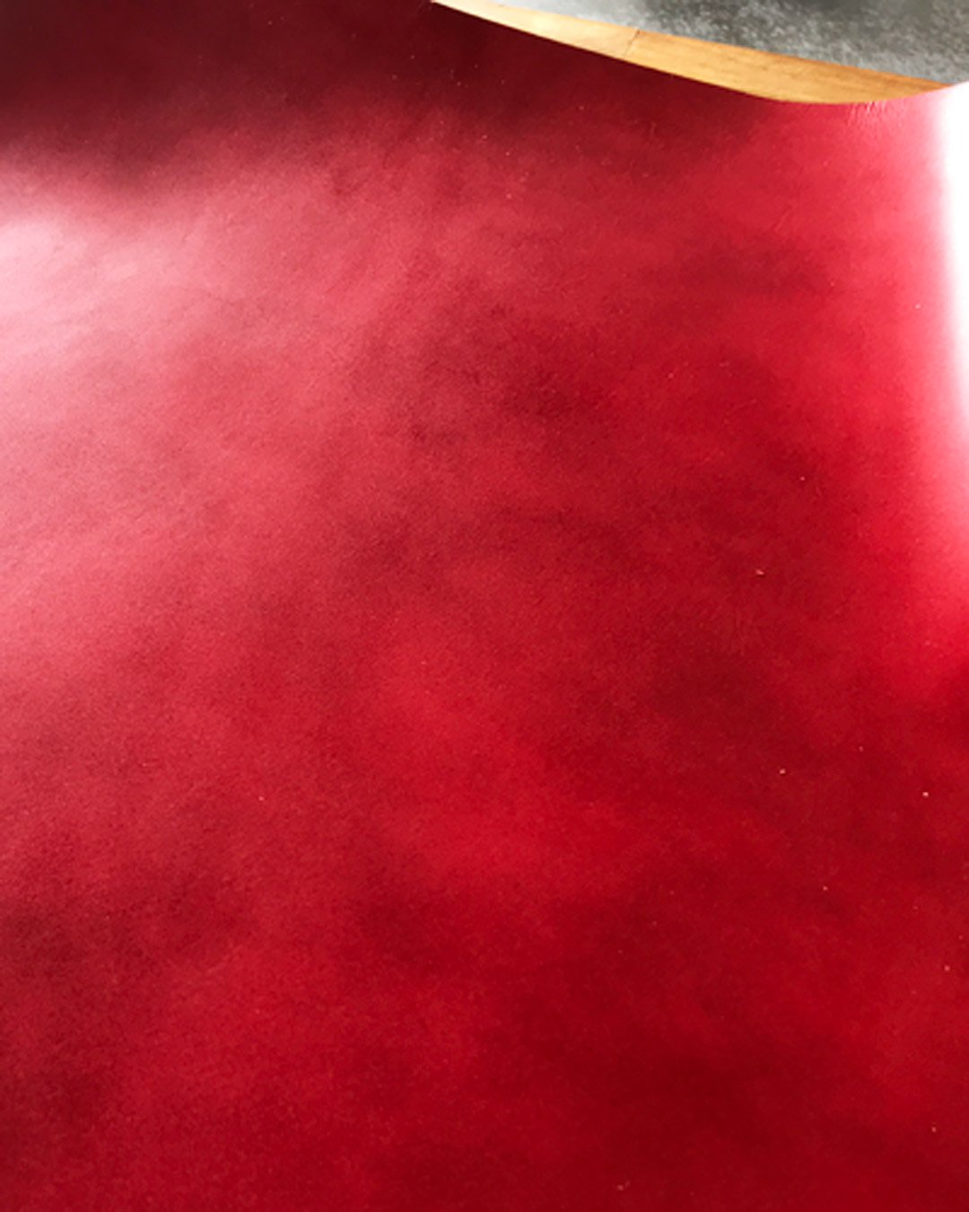 革の色見本：レッドの革の写真