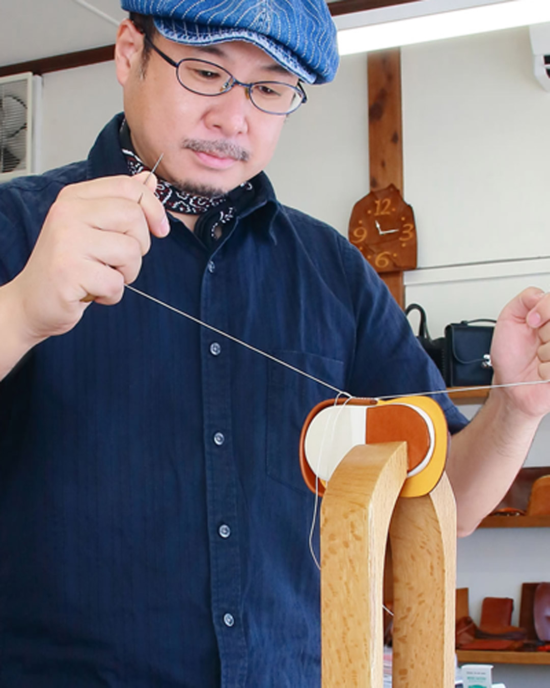 作業中の花田さん